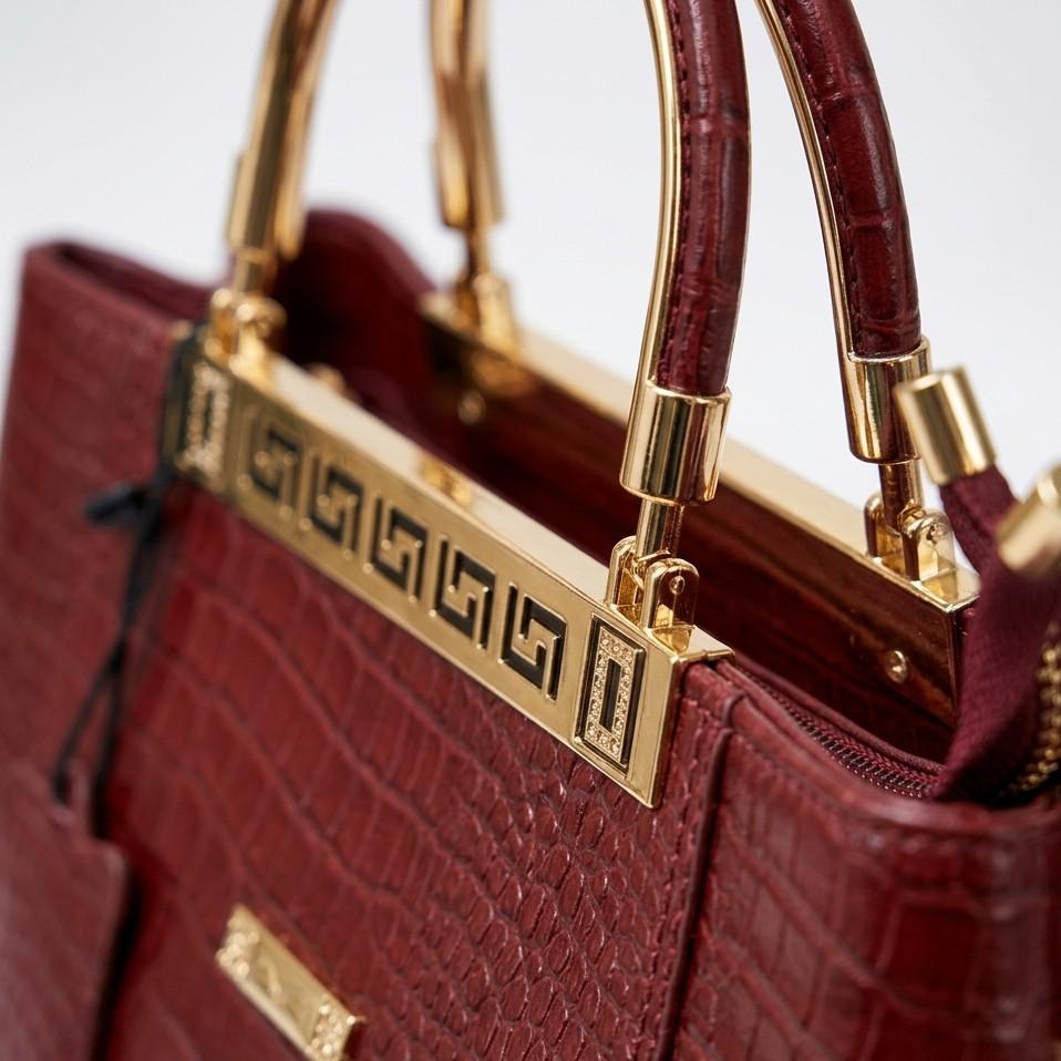 Premium Crocodile-Patterned Ladies' Handbag with Gold Accents